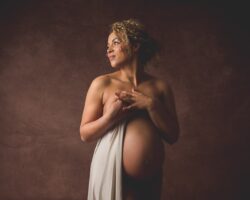 Nue pas nue en séance photo maternité