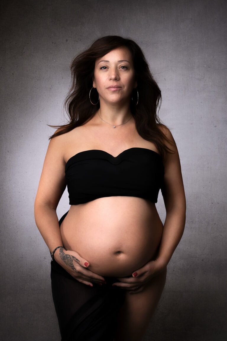 femme enceinte au studio photo